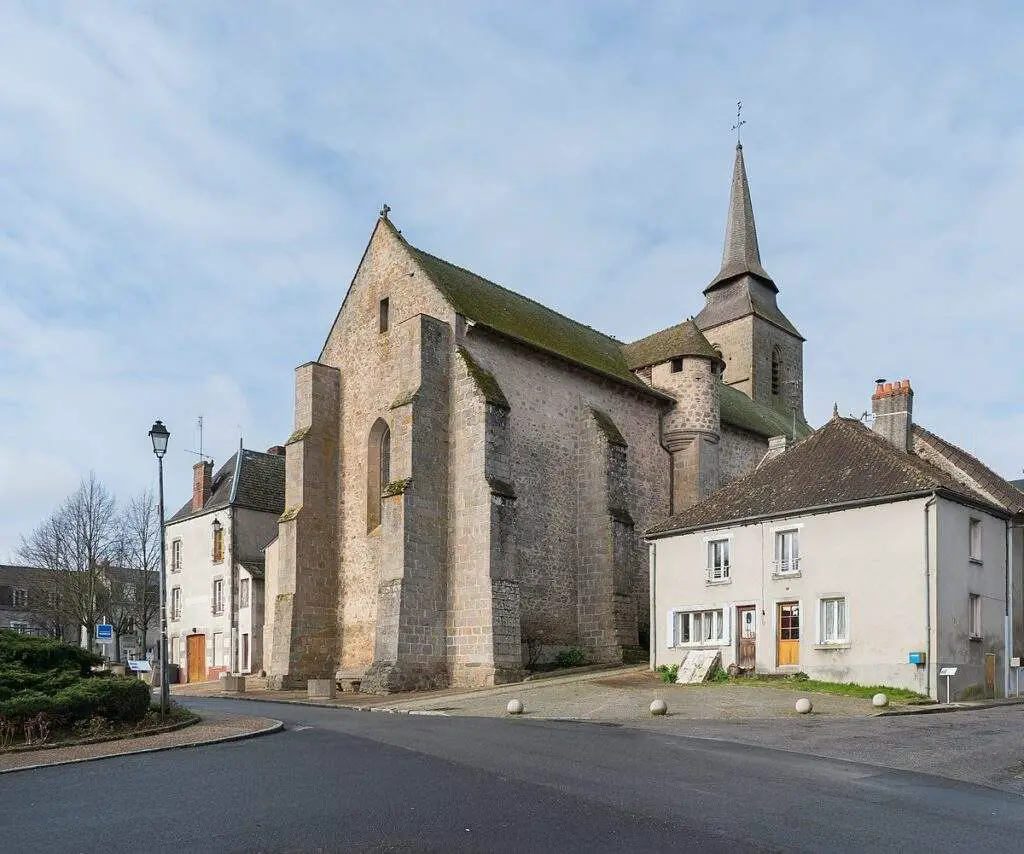Eglise à Arnac La Poste