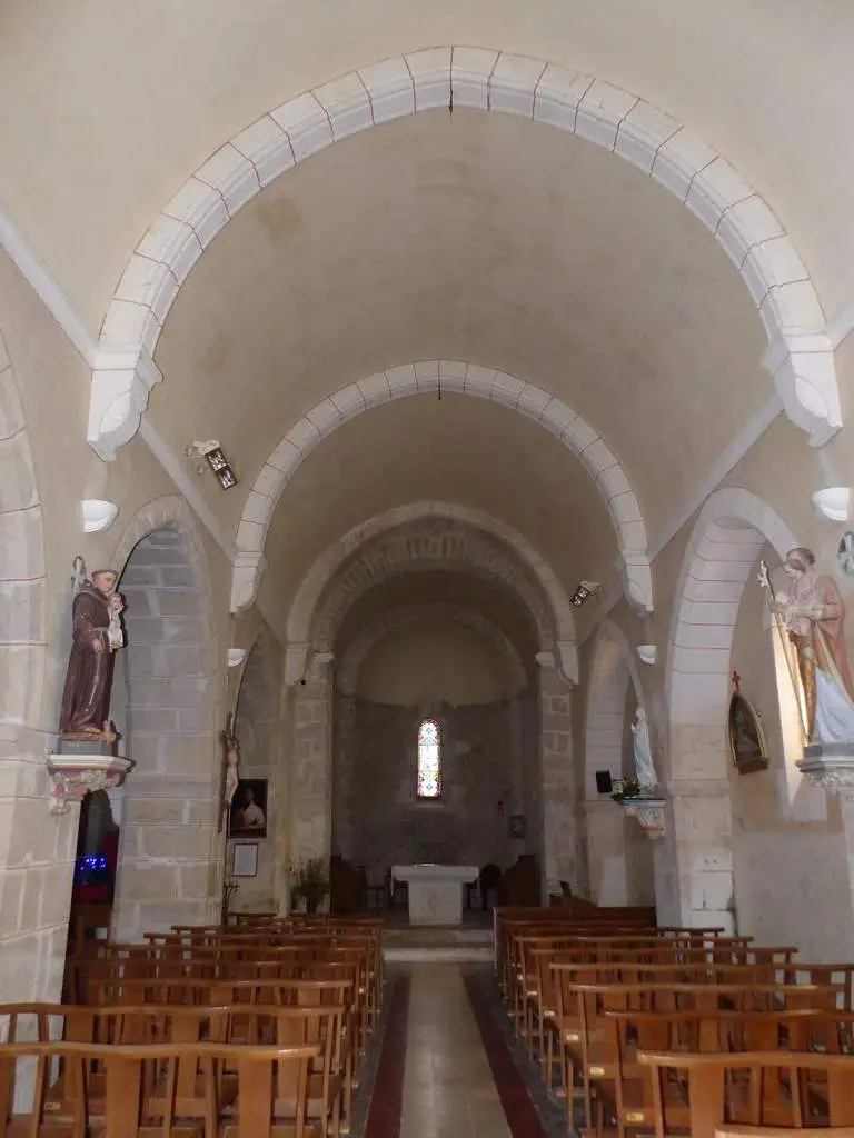 Église Aizecq : Saint-pierre
