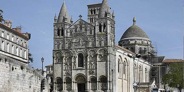 Église Angoulême : Cathédrale Saint Pierre