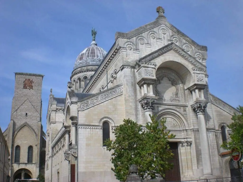 Église Basilique Saint-martin
