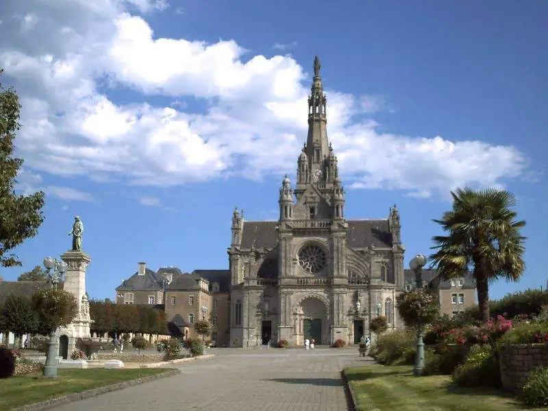 Église Basilique Saint-pierre Et Saint-paul (Sainte-anne D’auray)