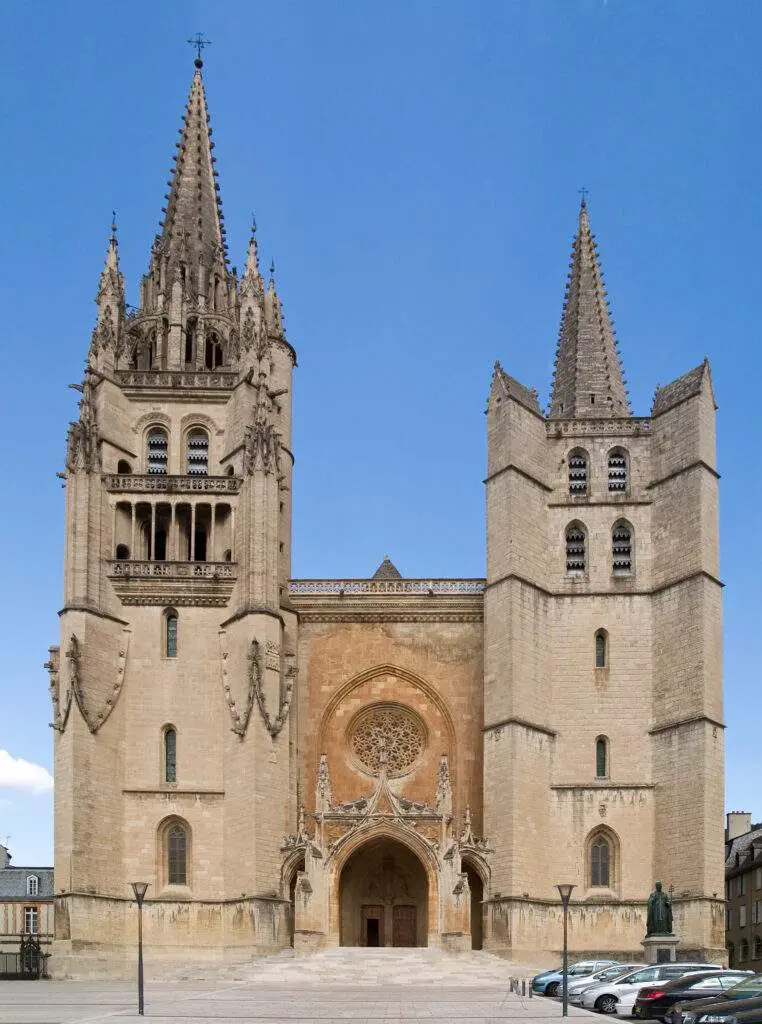 Église Cathédrale Notre Dame Et Saint Privat