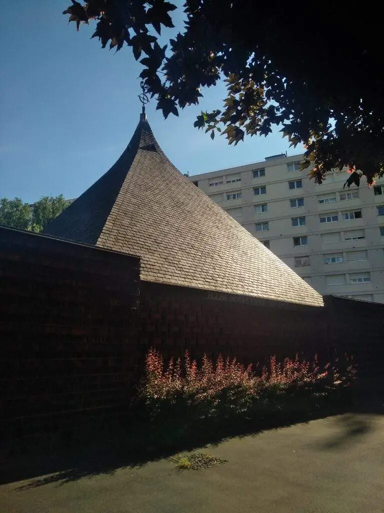 Église Centre Paroissial Notre Dame Des Apôtres