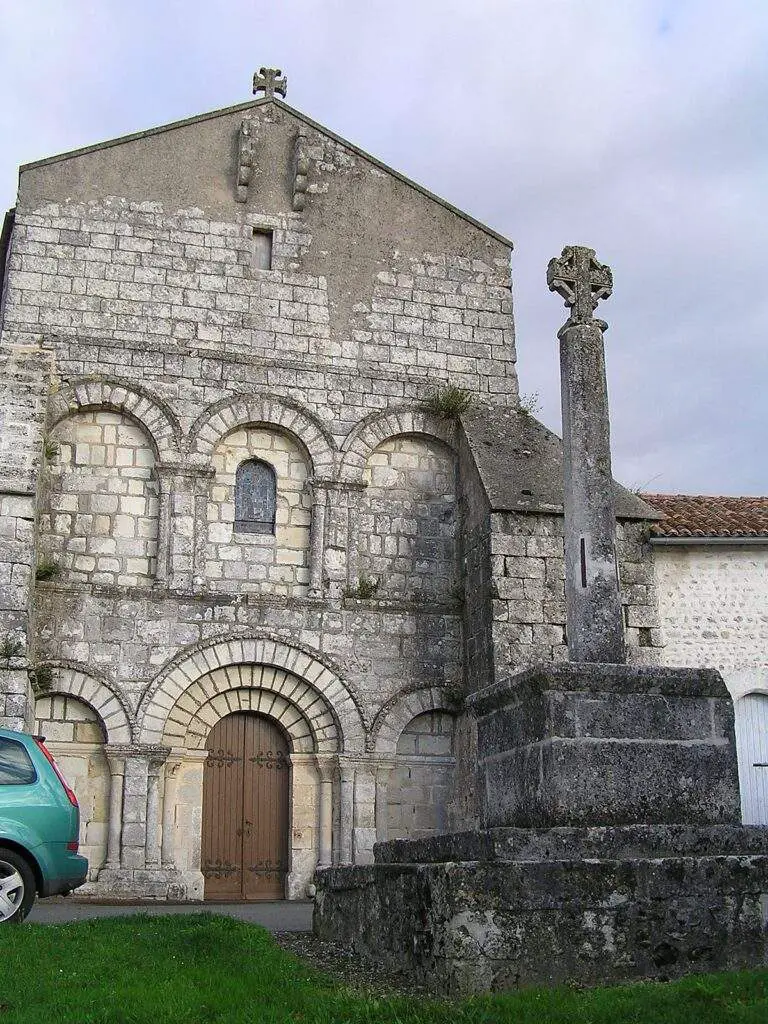Église Chadurie: Saint-saturnin