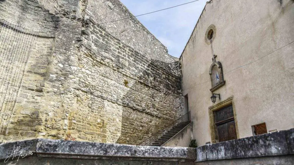 Église de Chateauneuf de Gadagne (Saint Jean Le Baptiste)