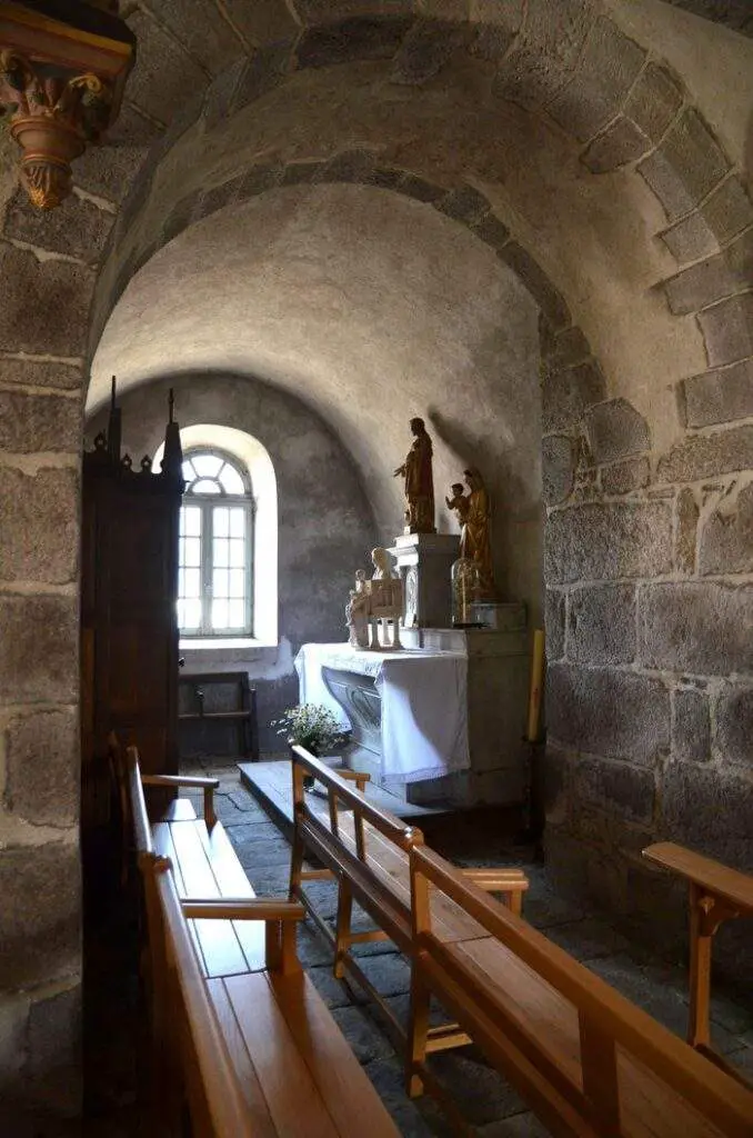 Eglise de La Nativité de St Jean Baptiste (Saint-pierre)