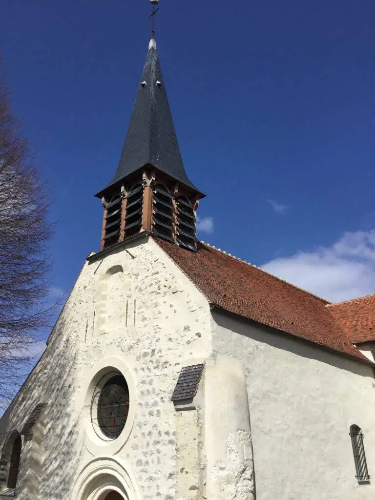 Église Etampes Sur Marne