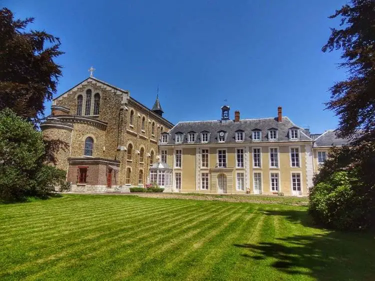 Église Frères Des Écoles Chrétiennes Maison de Retraite