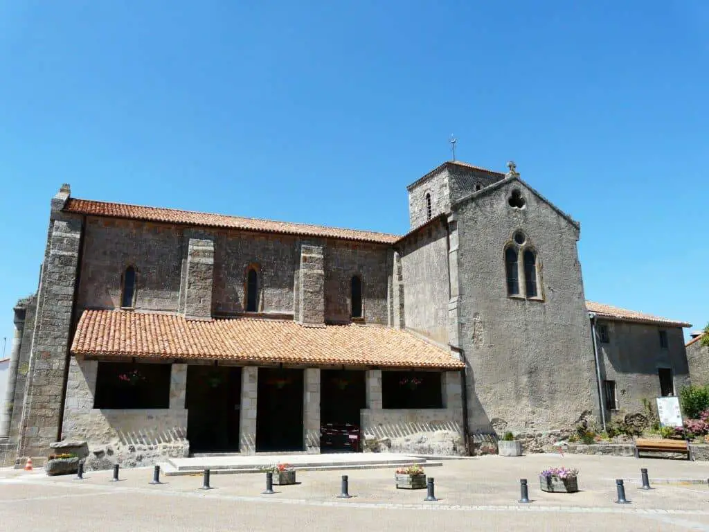 Église Gourgé (Saint-hilaire)