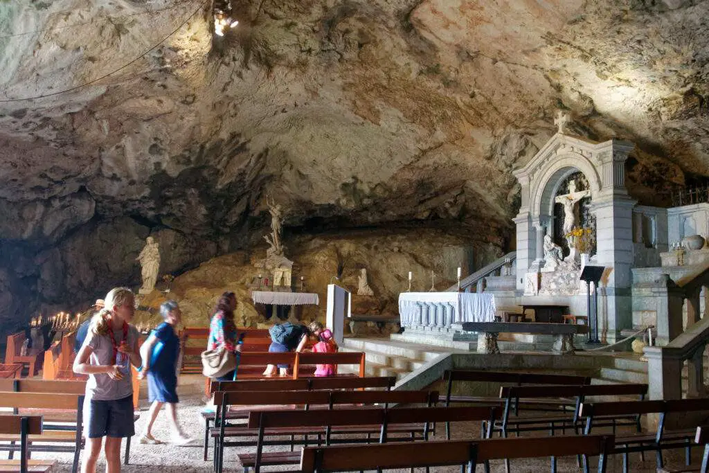 Église Grotte de Sainte Marie Madeleine (Dominicains)