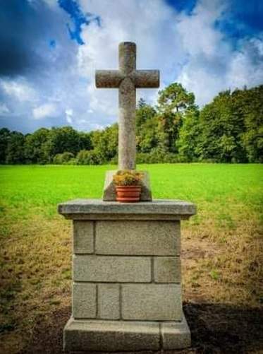 Église La Croix Glorieuse (Lochrist)