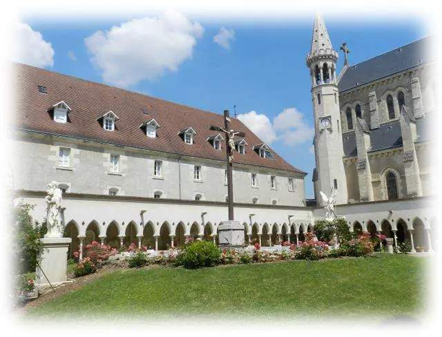 Église La Puye (Couvent Maison Mère Des Filles de La Croix)