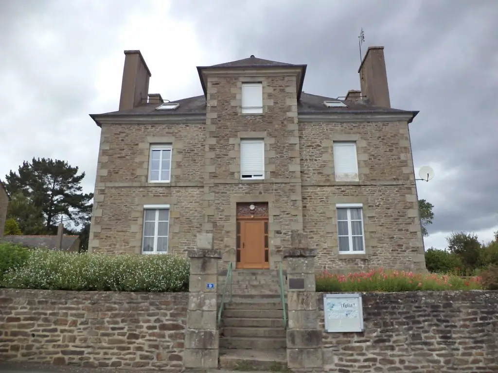 Église Maison Paroissiale Maison Paroissiale Plouguenast (M.p.p.)