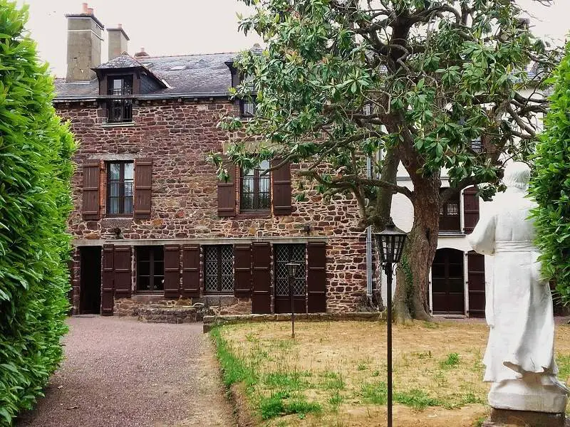 Église Missionnaires Montfortains (Maison Natale de Saint Louis-marie Grignion)