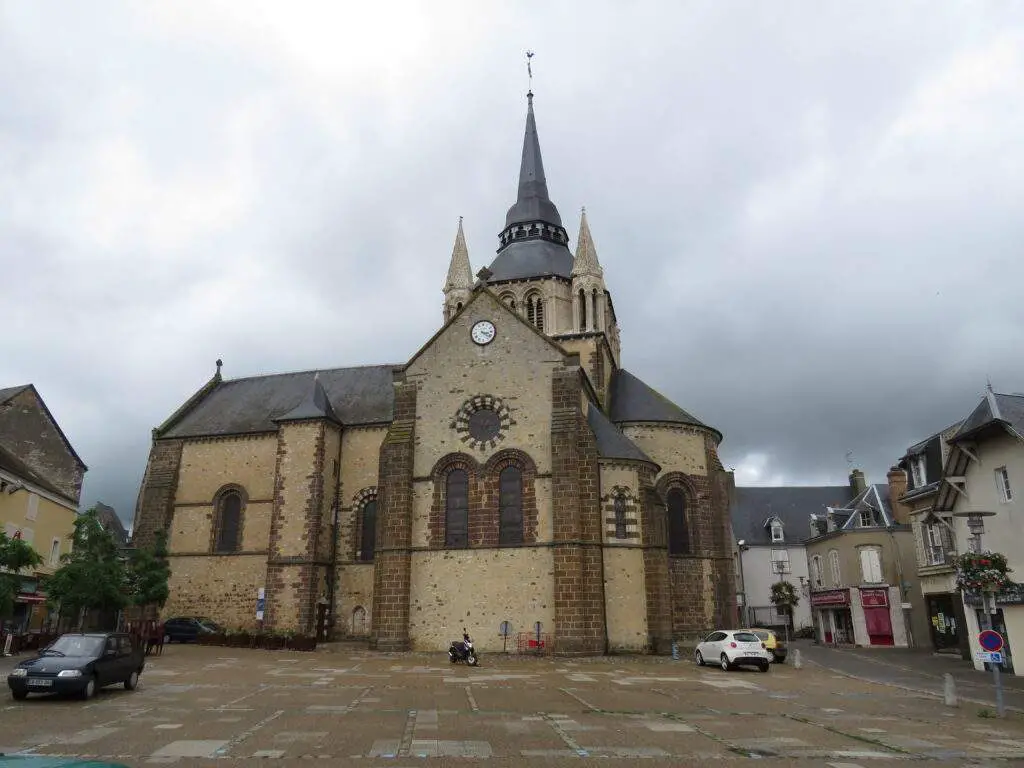 Eglise Notre-dame de Fresnay-sur-sarthe