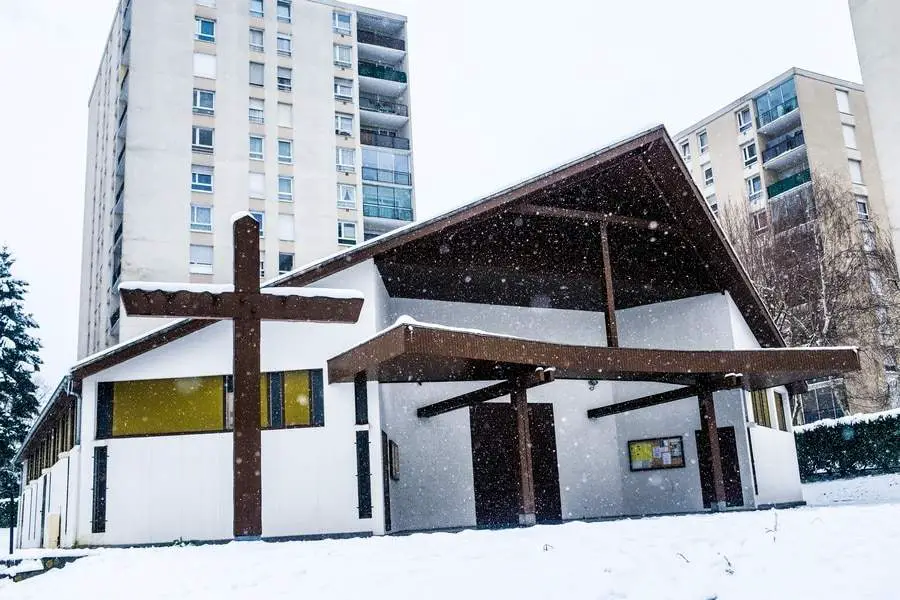 Église Notre Dame de L’espérance Au Parc Aux Lièvres