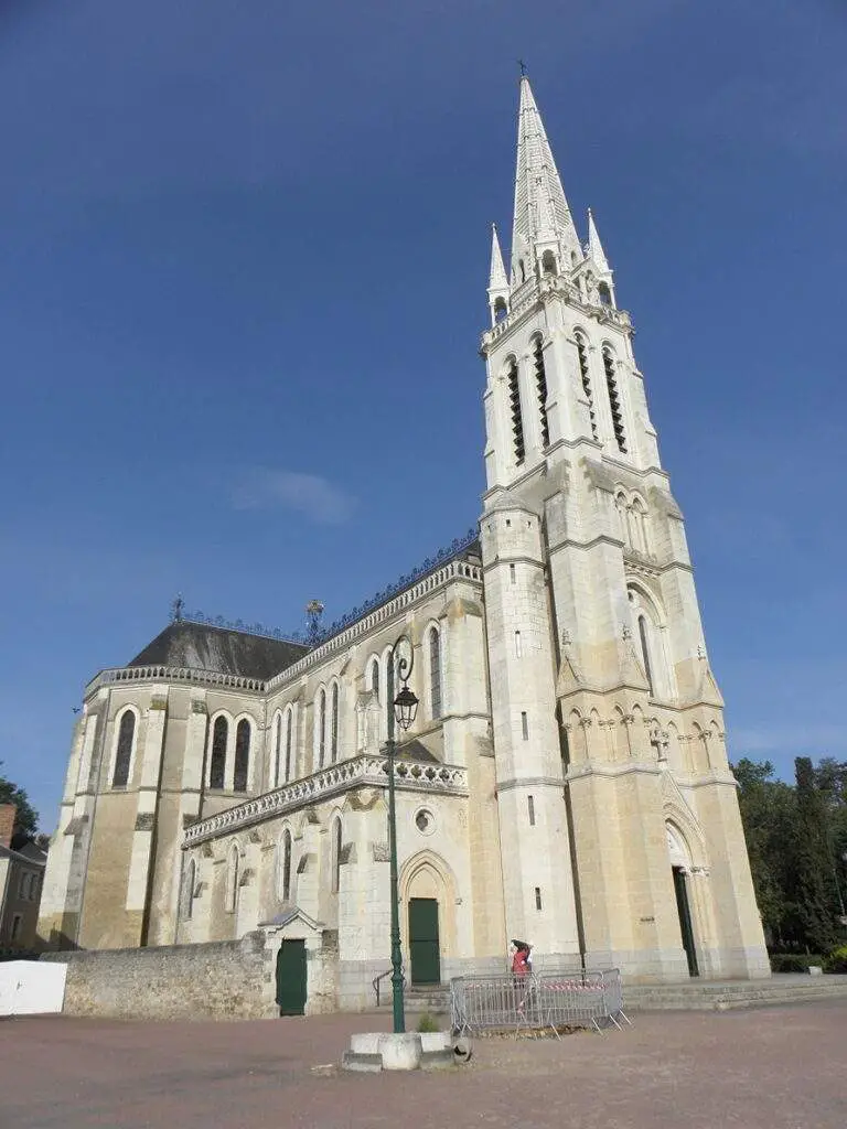 Église Notre Dame Du Chêne (Sanctuaire Marial)