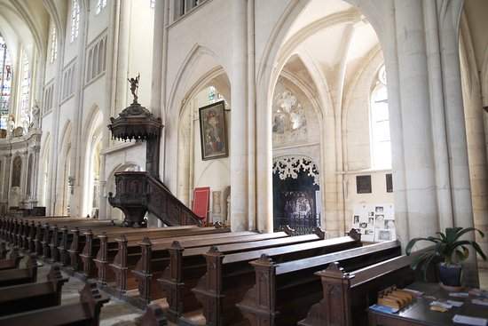 Eglise Paroissiale (Pont Saint Martin)
