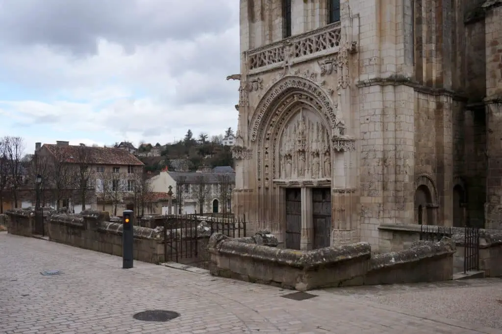 Église Parvis Saint-eloi (Parvis)