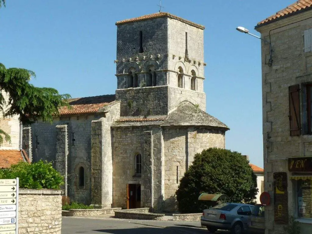 Église Saint-angeau : Maison de Retraite Les Jonquilles