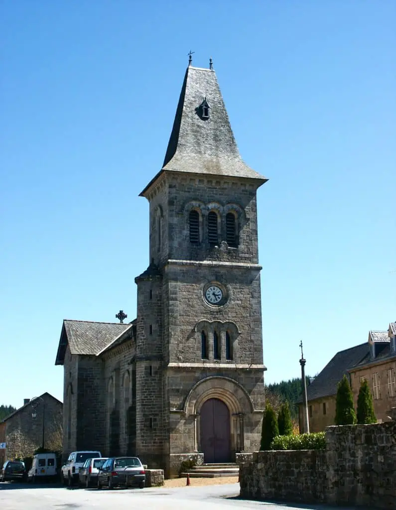 Eglise Saint-côme Et Saint- Damien (Pérols-sur-vézère)
