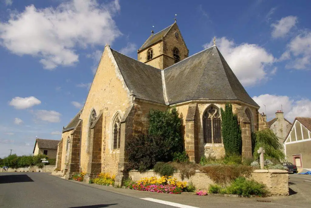 Eglise Saint-pierre de Gesnes-le-gandelin