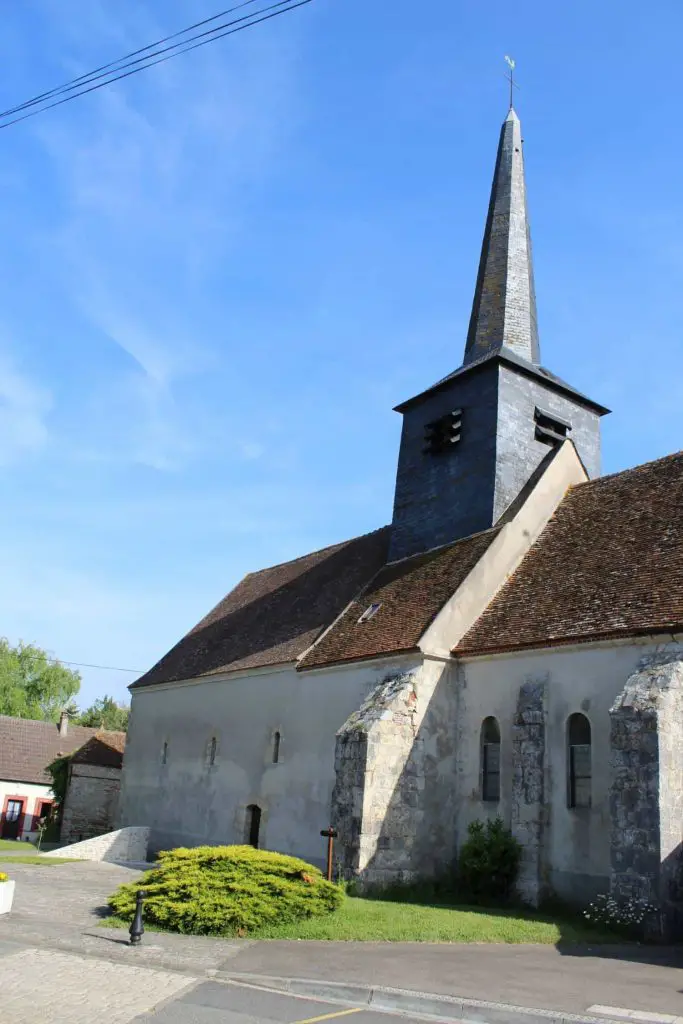Église Saint Pierre Et Saint Genou