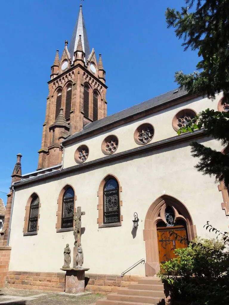Église Saints Pierre Et Paul