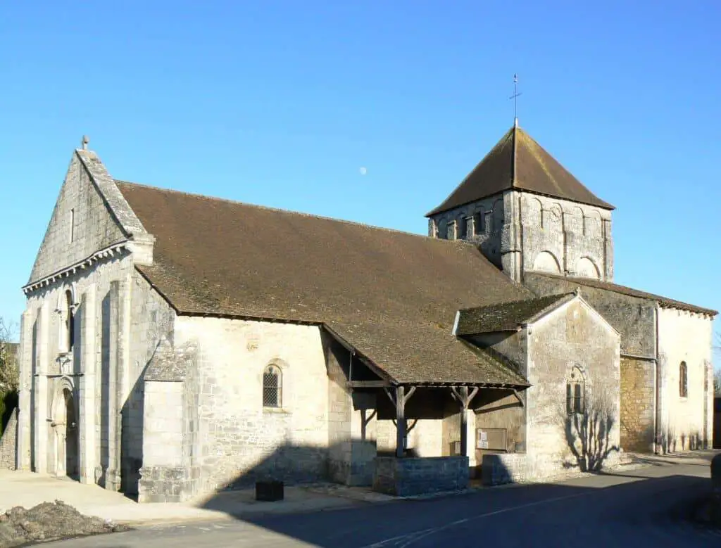 Église Usson Du Poitou (Saint-pierre)