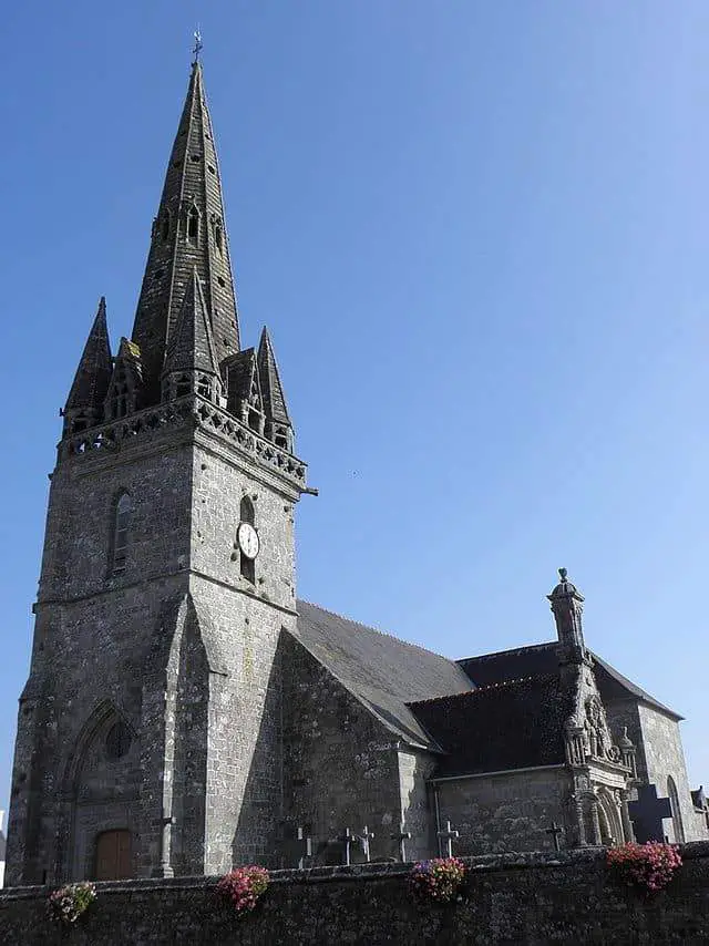 Lanhouarneau  ( Eglise Saint Hervé)